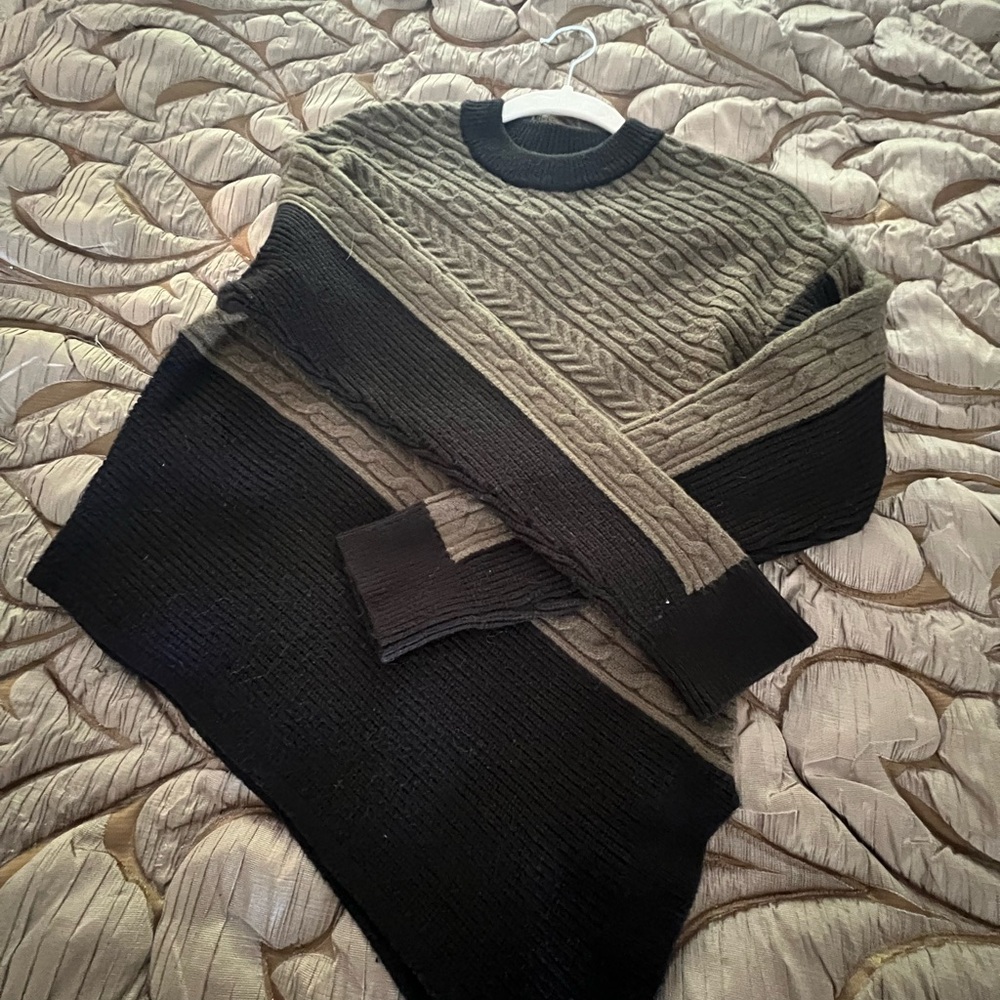 Sweater - Picture 8 of 9